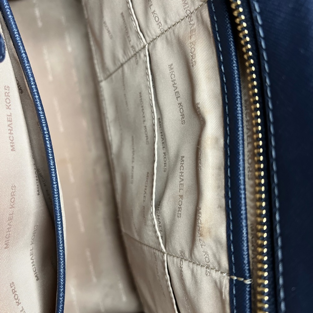 Michael Kors blue handbag with gold hardware - Picture 6 of 7